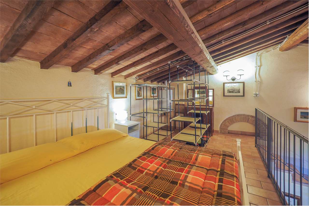 VILLA SINGOLA DA RISTRUTTURARE — Commerciale di prestigio in vendita a Perugia — anteprima 12