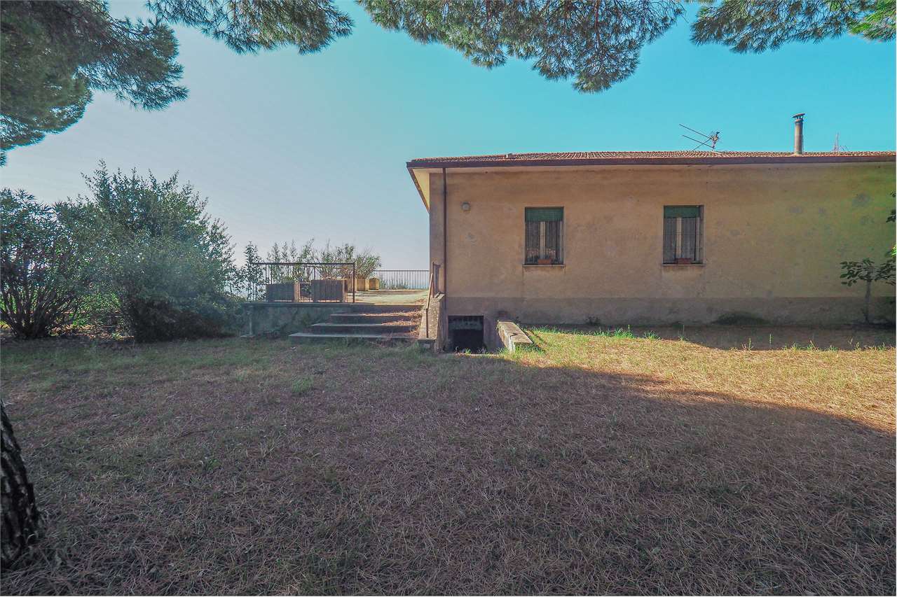 VILLA SINGOLA DA RISTRUTTURARE — Commerciale di prestigio in vendita a Perugia — anteprima 19