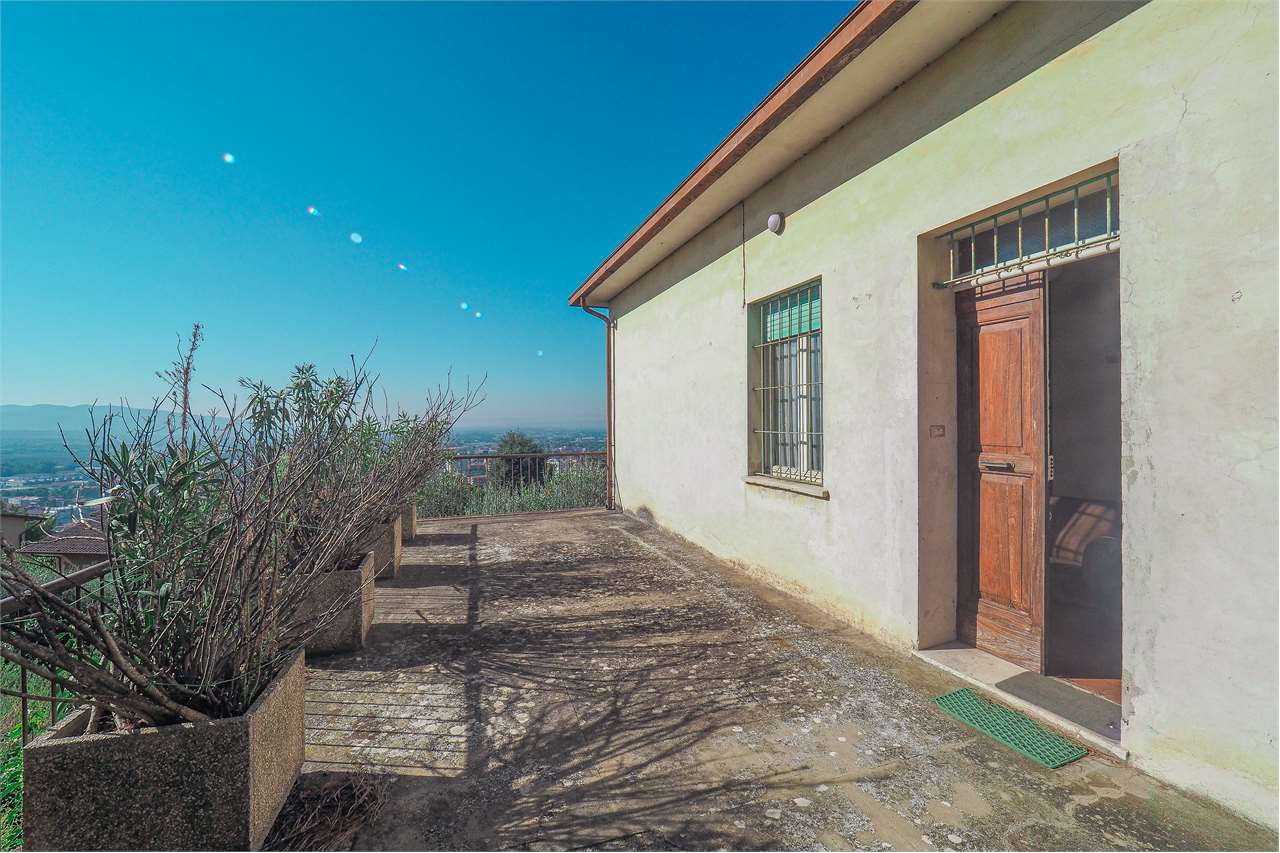 VILLA SINGOLA DA RISTRUTTURARE — Commerciale di prestigio in vendita a Perugia — anteprima 20