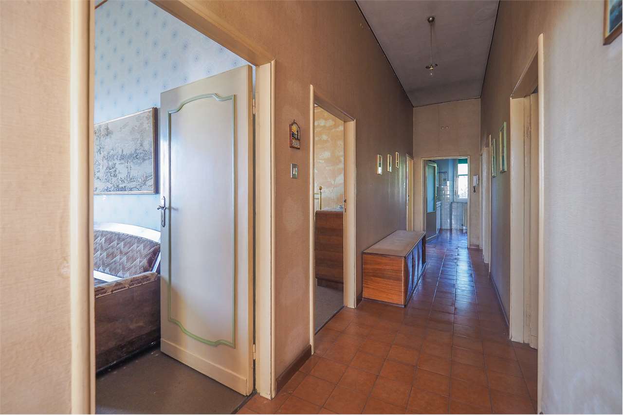 VILLA SINGOLA DA RISTRUTTURARE — Commerciale di prestigio in vendita a Perugia — anteprima 21