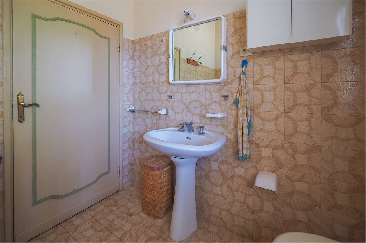 VILLA SINGOLA DA RISTRUTTURARE — Commerciale di prestigio in vendita a Perugia — anteprima 24