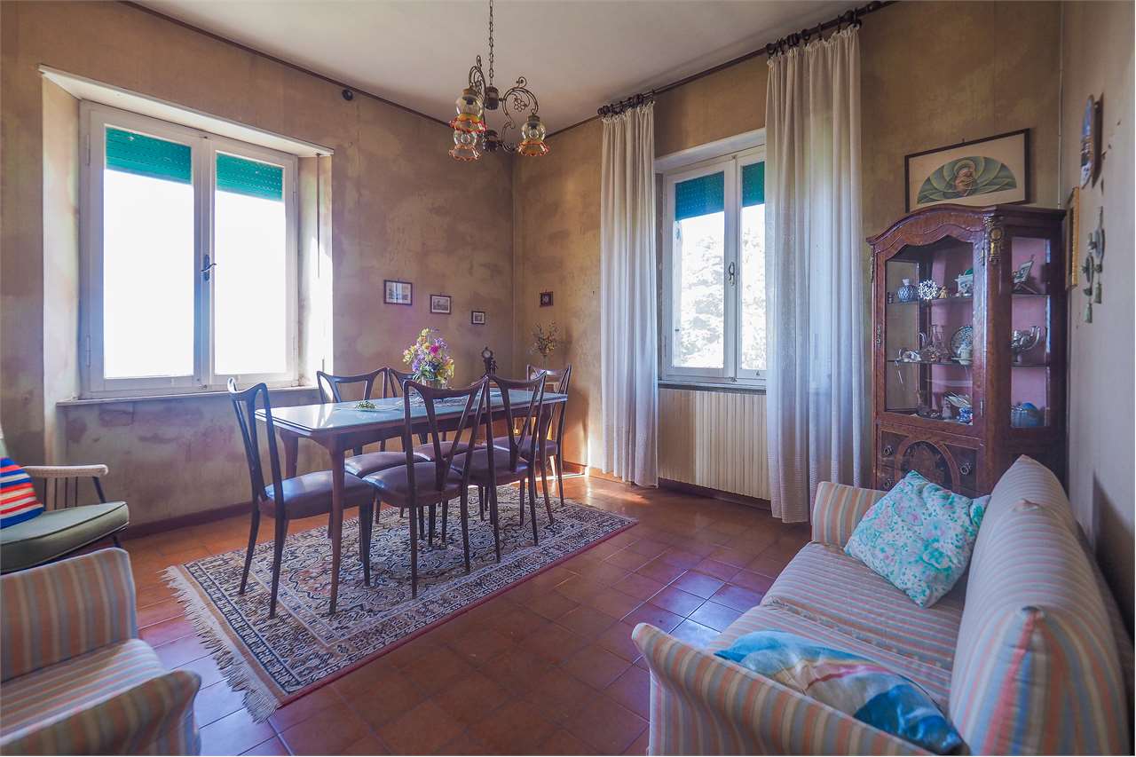 VILLA SINGOLA DA RISTRUTTURARE — Commerciale di prestigio in vendita a Perugia — anteprima 25