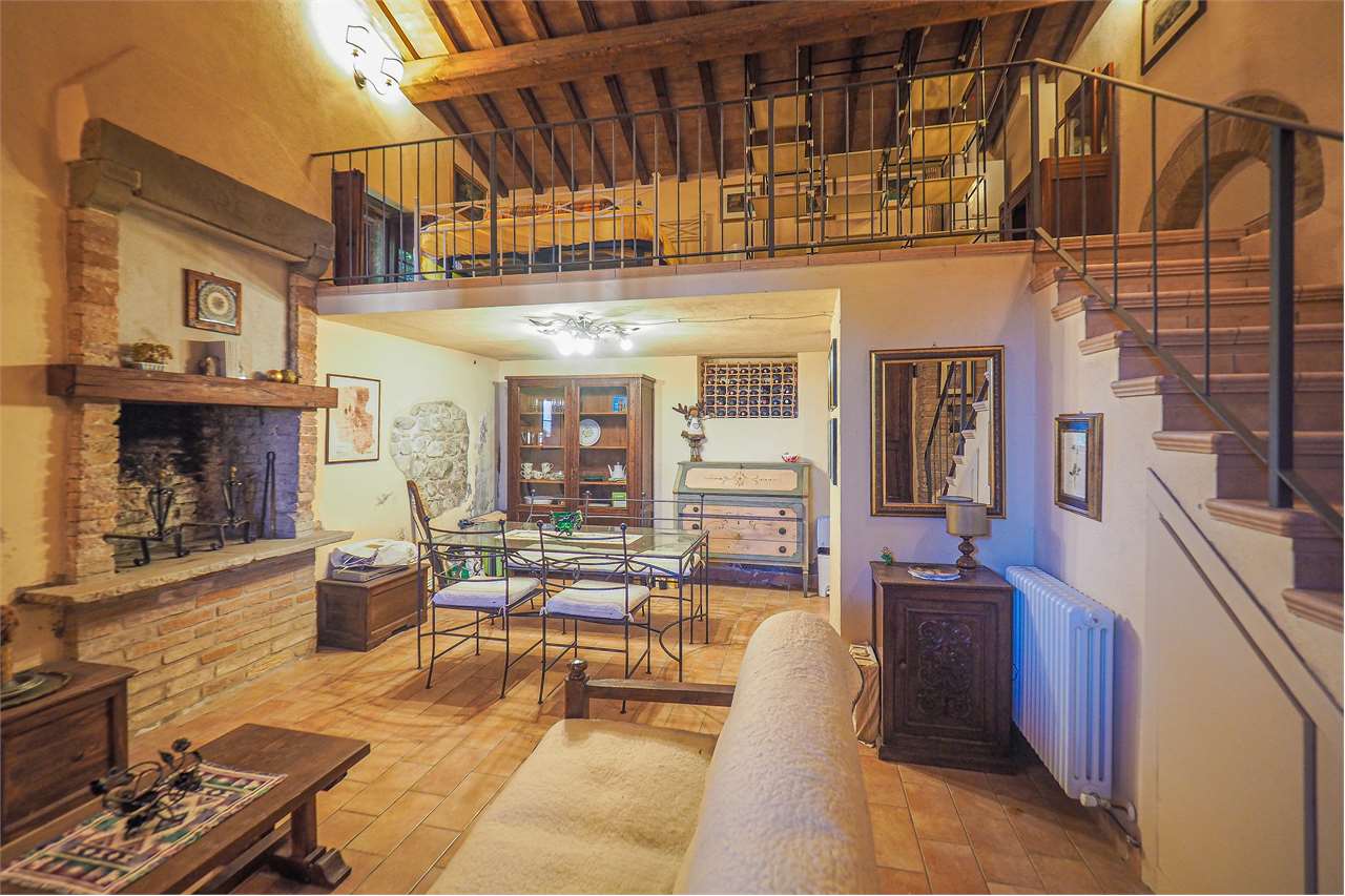 VILLA SINGOLA DA RISTRUTTURARE — Commerciale di prestigio in vendita a Perugia — anteprima 27