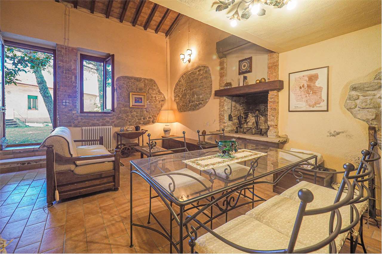 VILLA SINGOLA DA RISTRUTTURARE — Commerciale di prestigio in vendita a Perugia — anteprima 28