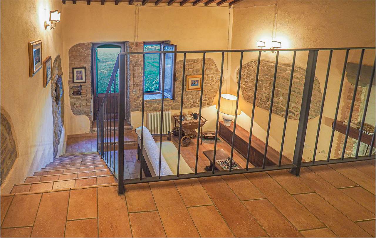 VILLA SINGOLA DA RISTRUTTURARE — Commerciale di prestigio in vendita a Perugia — anteprima 30