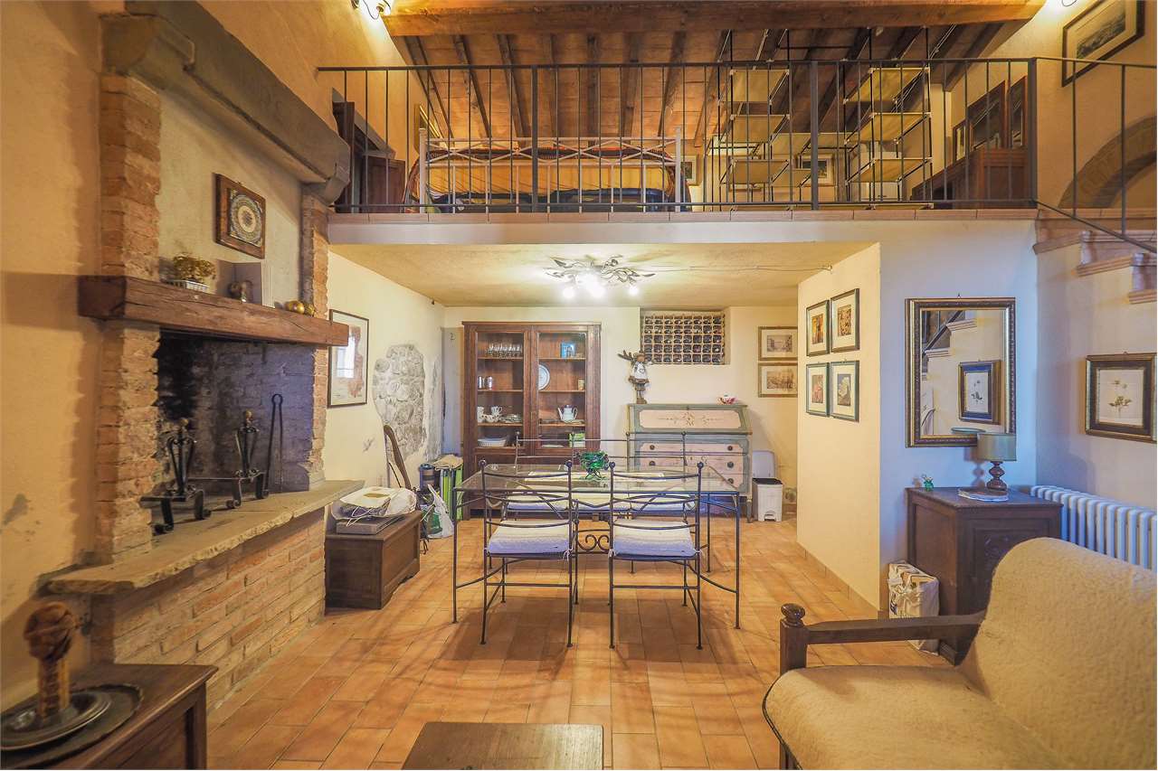 VILLA SINGOLA DA RISTRUTTURARE — Commerciale di prestigio in vendita a Perugia — anteprima 31
