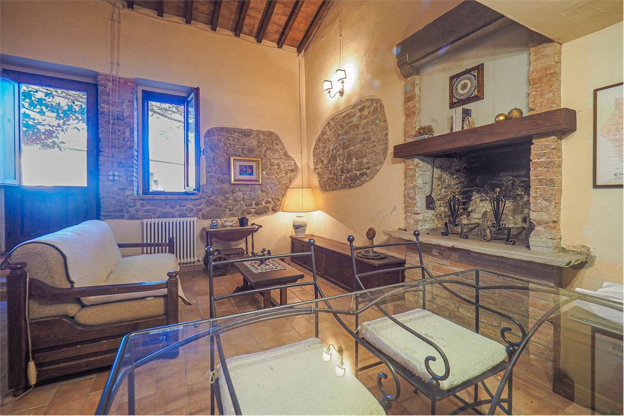 VILLA SINGOLA DA RISTRUTTURARE — Commerciale di prestigio in vendita a Perugia — anteprima 32
