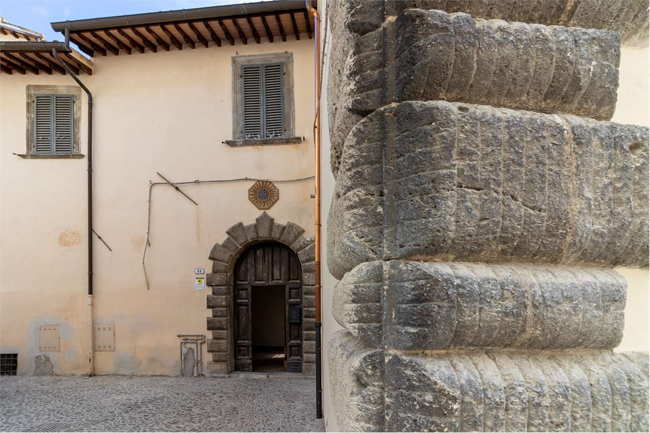 Residenza nobiliare del ‘500 con giardino privato — Appartamento venduto a Spoleto — anteprima 8