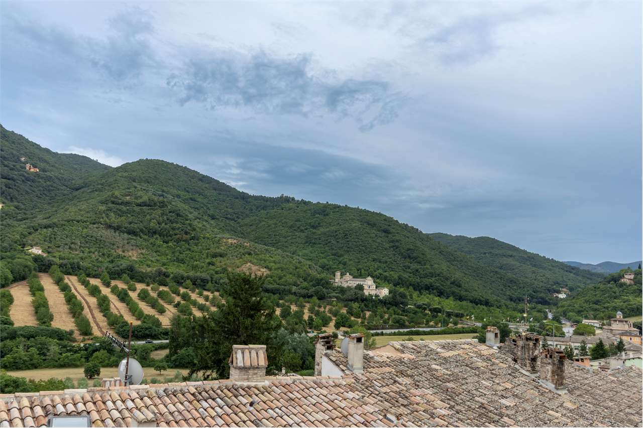 Residenza nobiliare del ‘500 con giardino privato — Appartamento venduto a Spoleto — anteprima 46