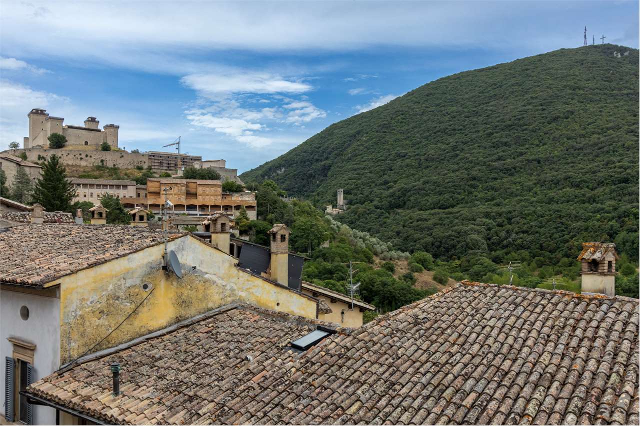 Residenza nobiliare del ‘500 con giardino privato — Appartamento venduto a Spoleto — anteprima 32
