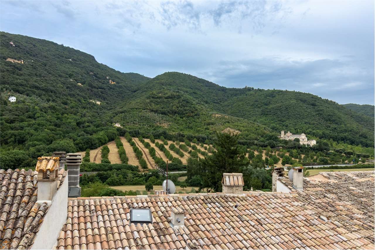 Residenza nobiliare del ‘500 con giardino privato — Appartamento venduto a Spoleto — anteprima 12