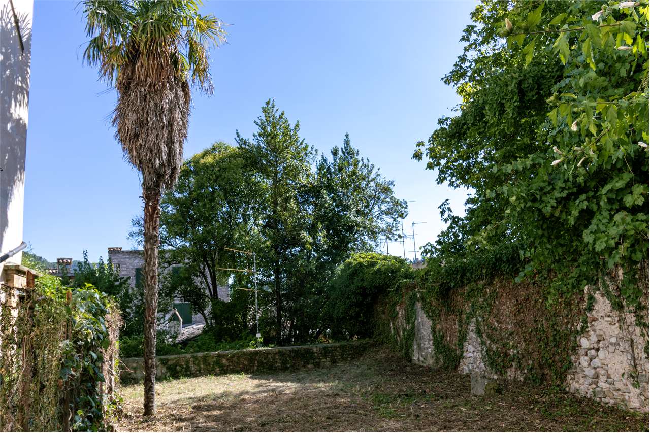 Residenza nobiliare del ‘500 con giardino privato — Appartamento venduto a Spoleto — anteprima 80