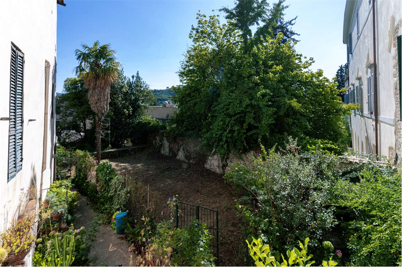 Residenza nobiliare del ‘500 con giardino privato — Appartamento venduto a Spoleto — anteprima 81