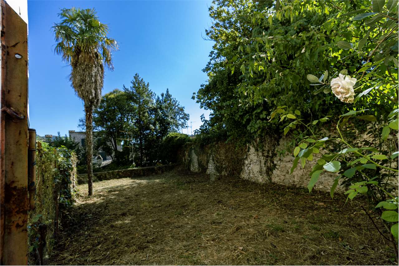 Residenza nobiliare del ‘500 con giardino privato — Appartamento venduto a Spoleto — anteprima 11