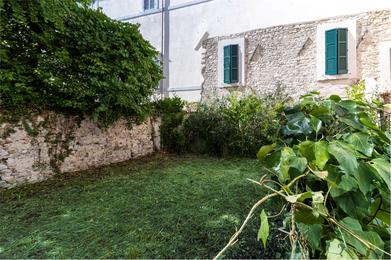 Residenza nobiliare del ‘500 con giardino privato — Appartamento venduto a Spoleto — anteprima 4
