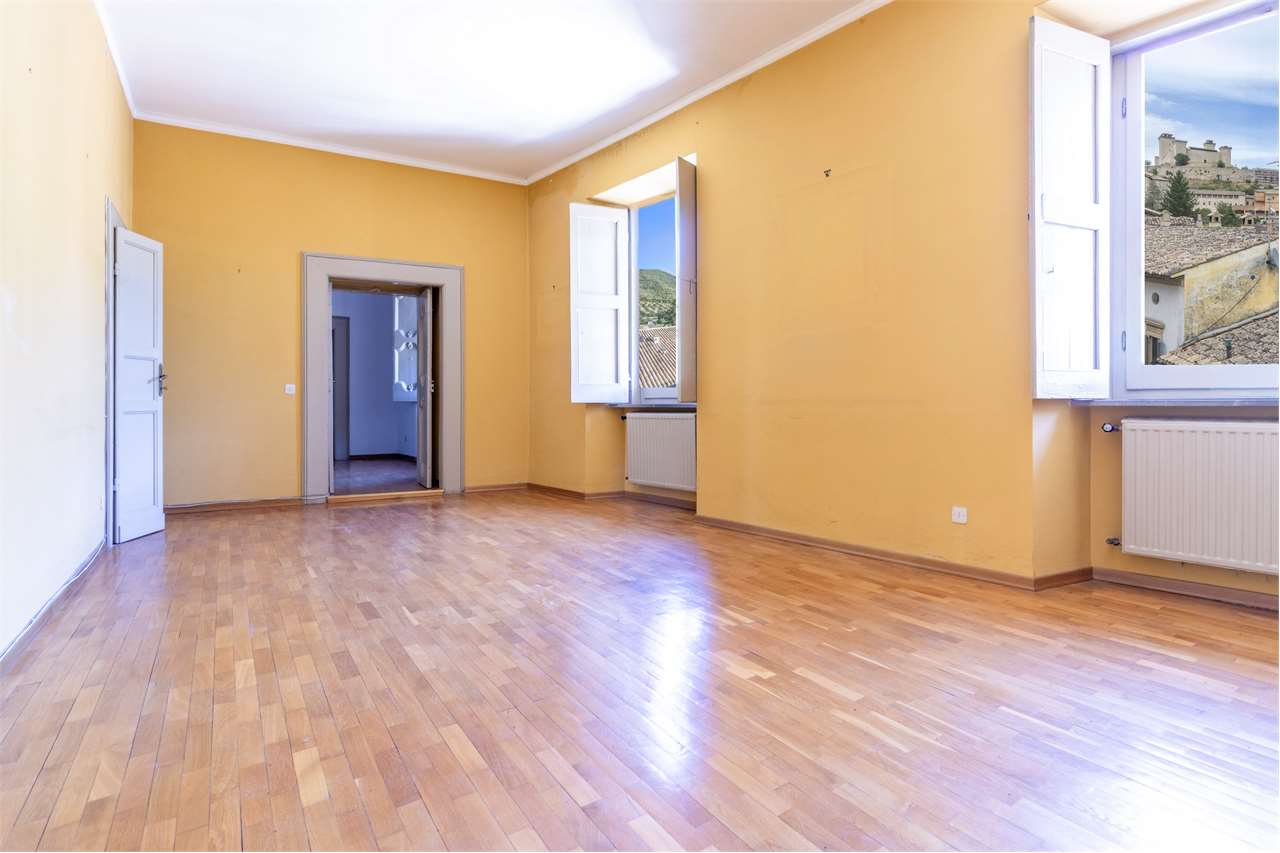 Residenza nobiliare del ‘500 con giardino privato — Appartamento venduto a Spoleto — anteprima 39