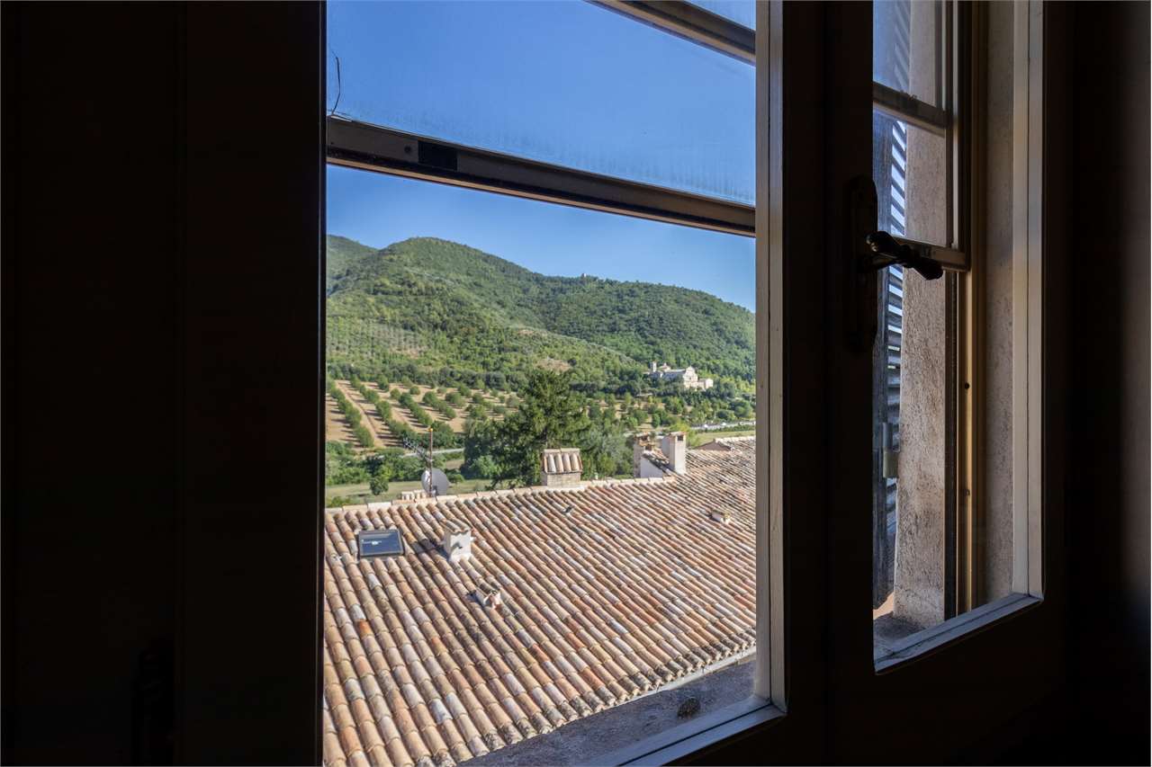 Residenza nobiliare del ‘500 con giardino privato — Appartamento venduto a Spoleto — anteprima 43