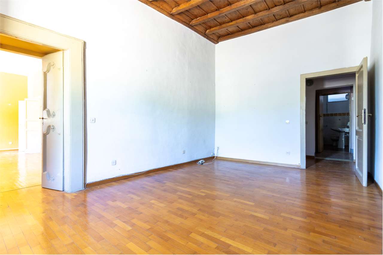 Residenza nobiliare del ‘500 con giardino privato — Appartamento venduto a Spoleto — anteprima 56