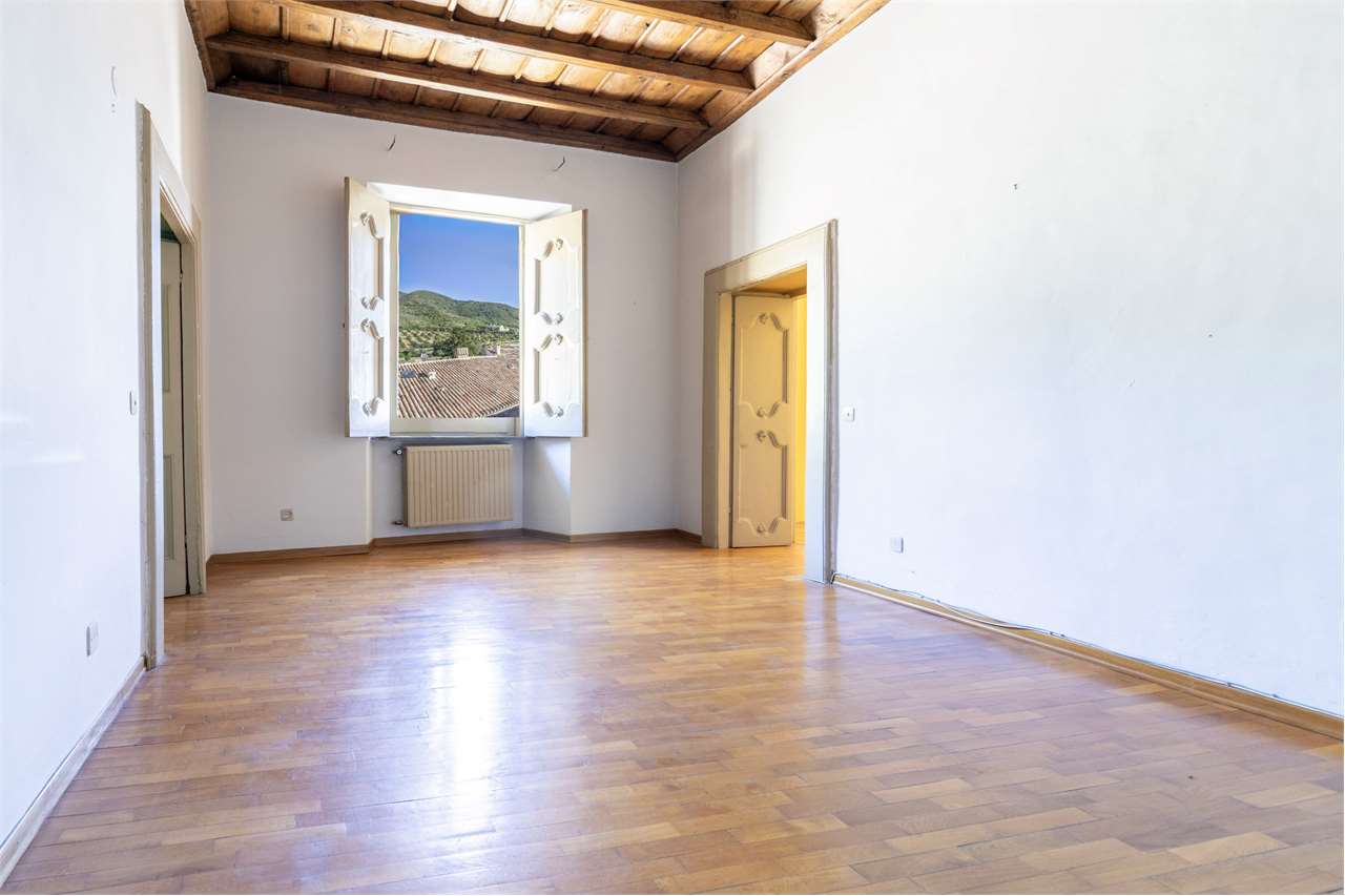 Residenza nobiliare del ‘500 con giardino privato — Appartamento venduto a Spoleto — anteprima 44