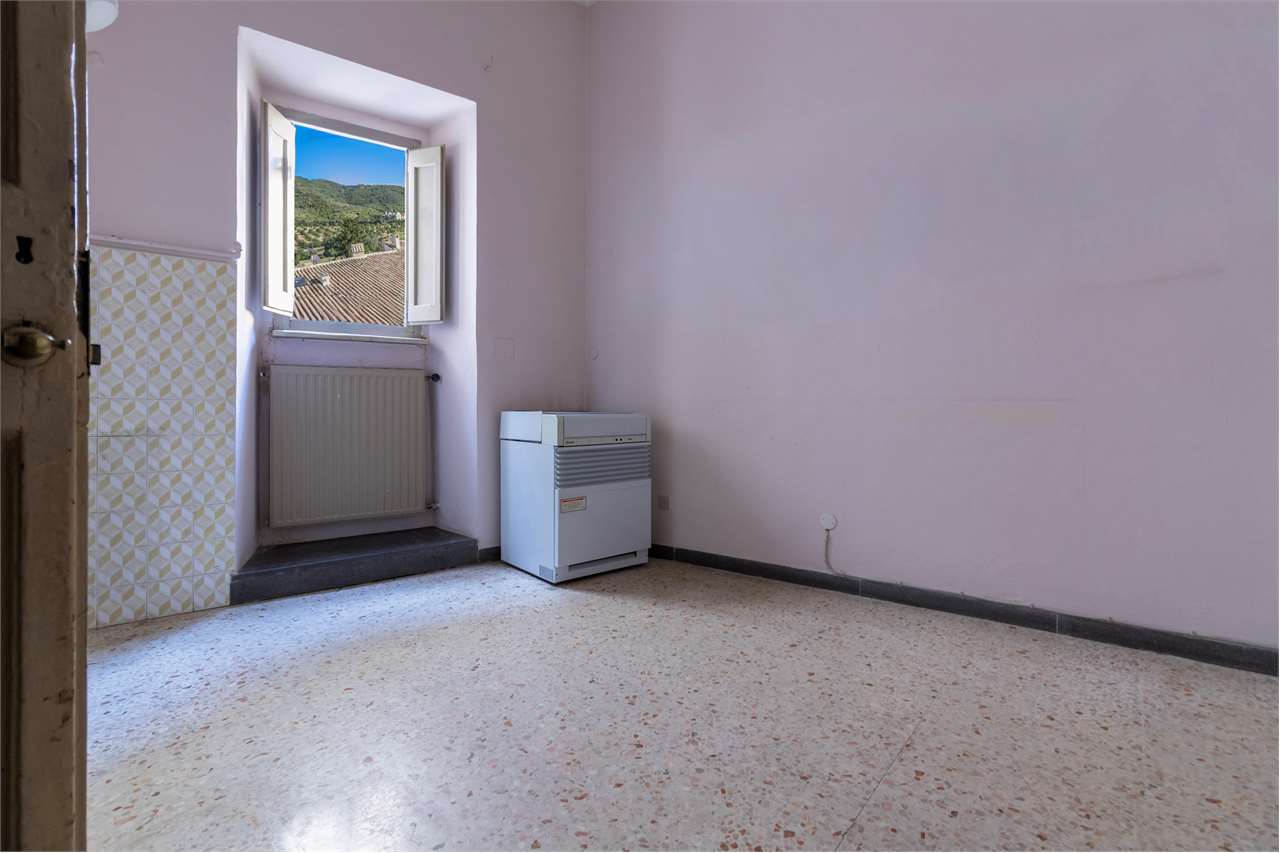 Residenza nobiliare del ‘500 con giardino privato — Appartamento venduto a Spoleto — anteprima 83