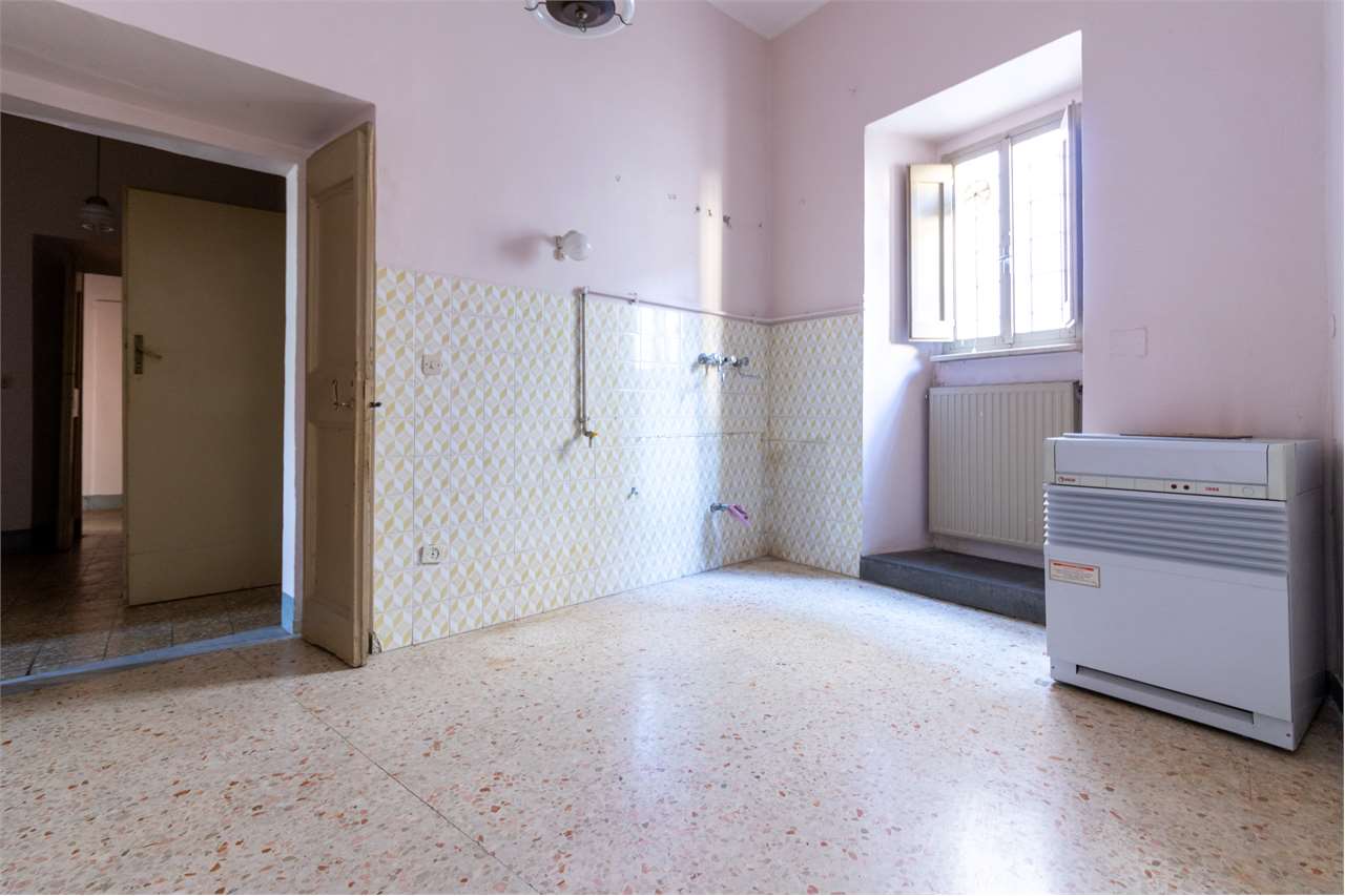 Residenza nobiliare del ‘500 con giardino privato — Appartamento venduto a Spoleto — anteprima 91