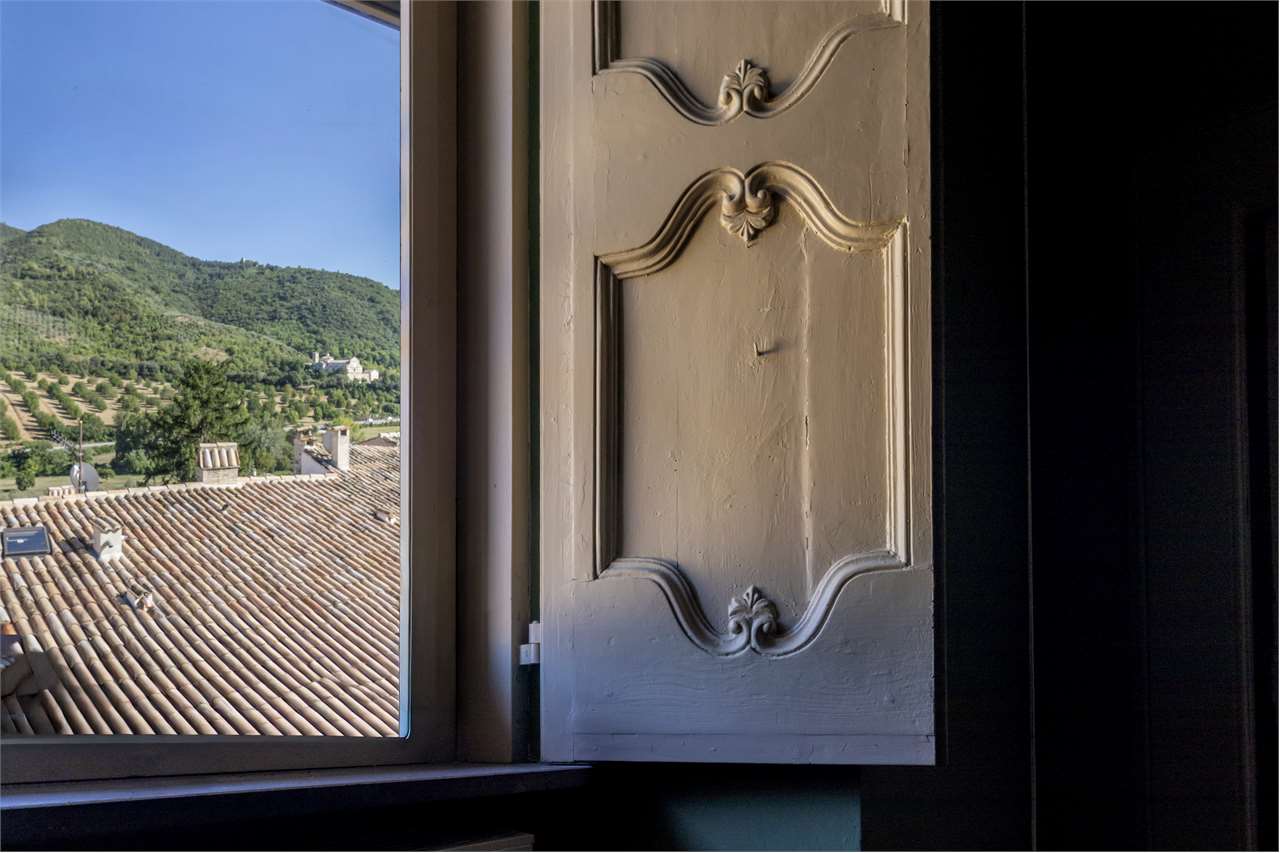 Residenza nobiliare del ‘500 con giardino privato — Appartamento venduto a Spoleto — anteprima 57