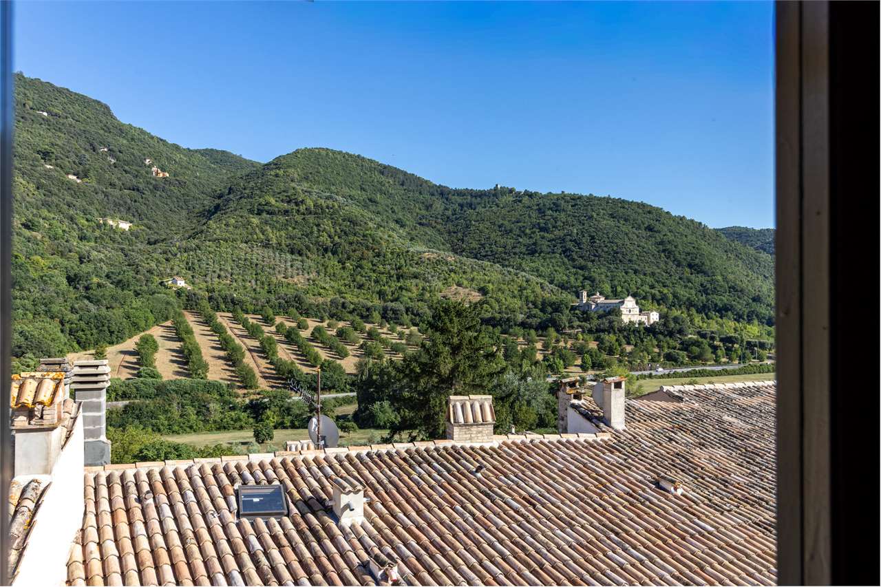 Residenza nobiliare del ‘500 con giardino privato — Appartamento venduto a Spoleto — anteprima 68