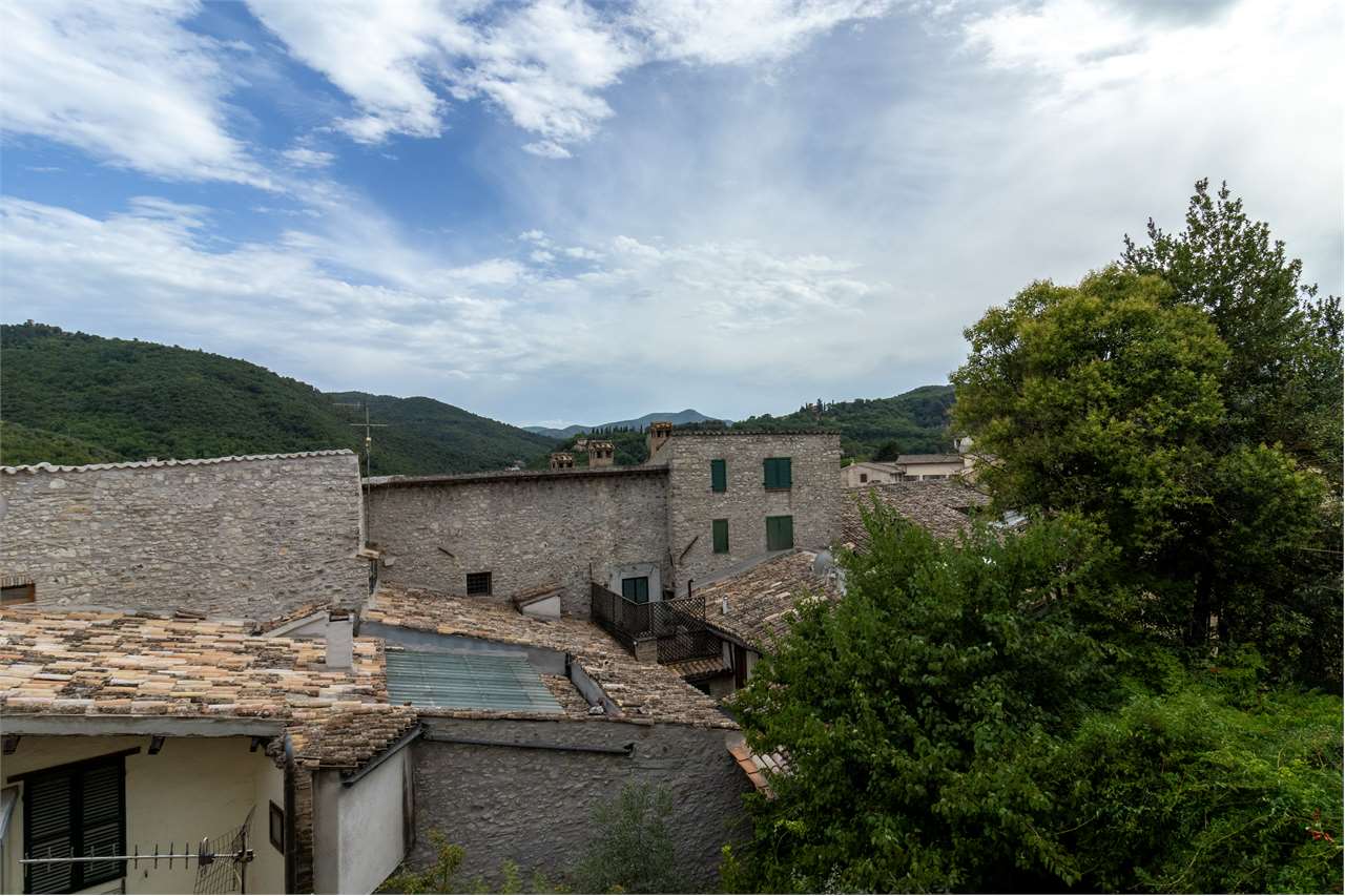 Residenza nobiliare del ‘500 con giardino privato — Appartamento venduto a Spoleto — anteprima 78