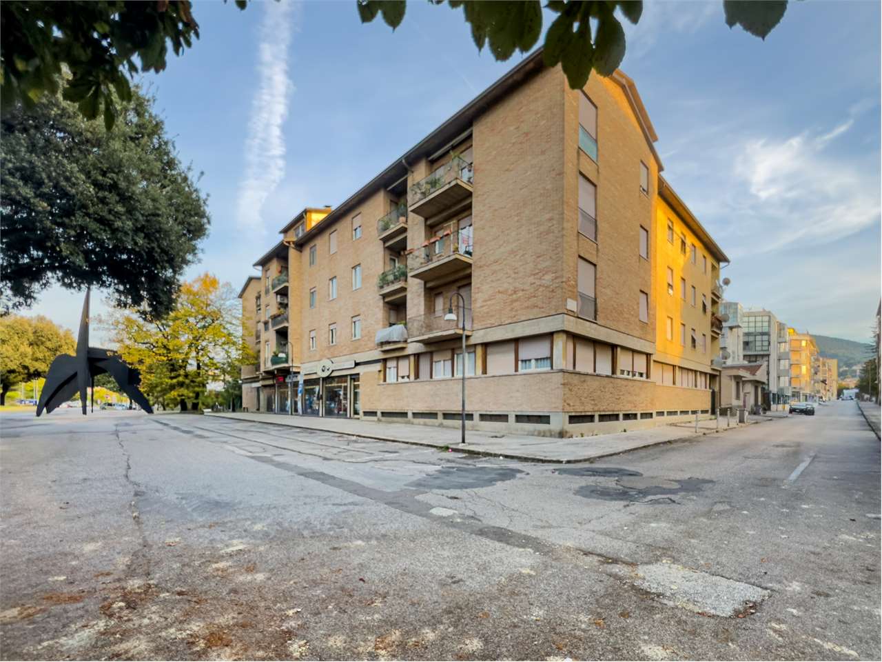 Ampio appartamento ristrutturato con garage in zona centrale — venduto a Spoleto — anteprima 81