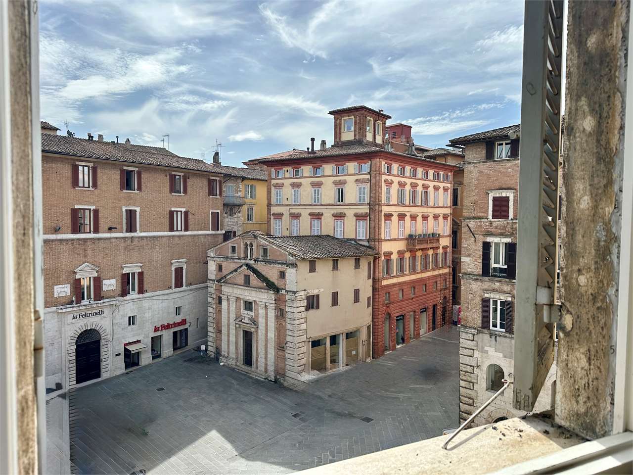 Appartamento elegante in Piazza della Repubblica – Perugia — Villetta di prestigio in vendita a Perugia zona Centro storico di pregio — anteprima 13