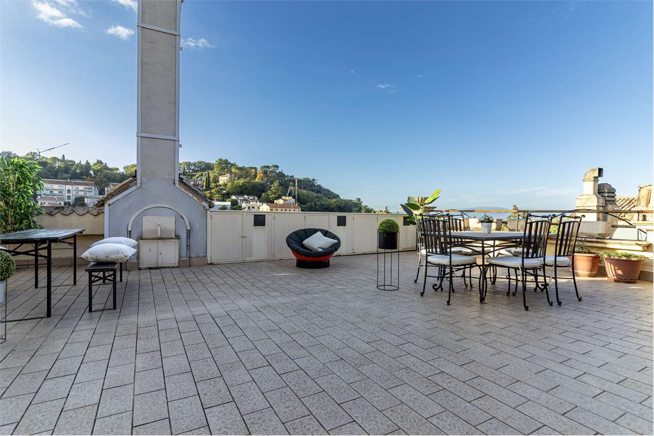 Immobile di prestigio in vendita — Spoleto, PG · Dimora di pregio con terrazza panoramica di 100 mq e posto auto.