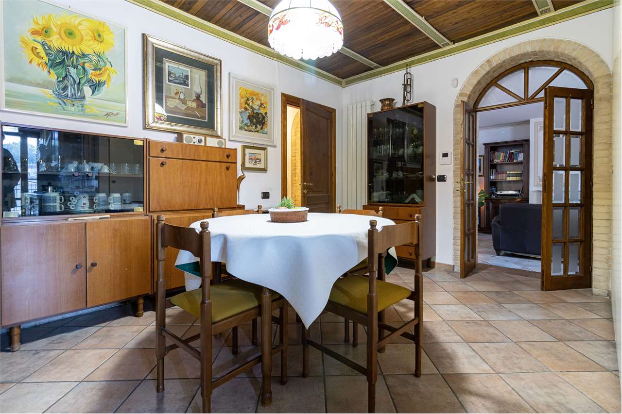 Dimora di pregio con terrazza panoramica di 100 mq e posto auto. — di prestigio in vendita a Spoleto — anteprima 32