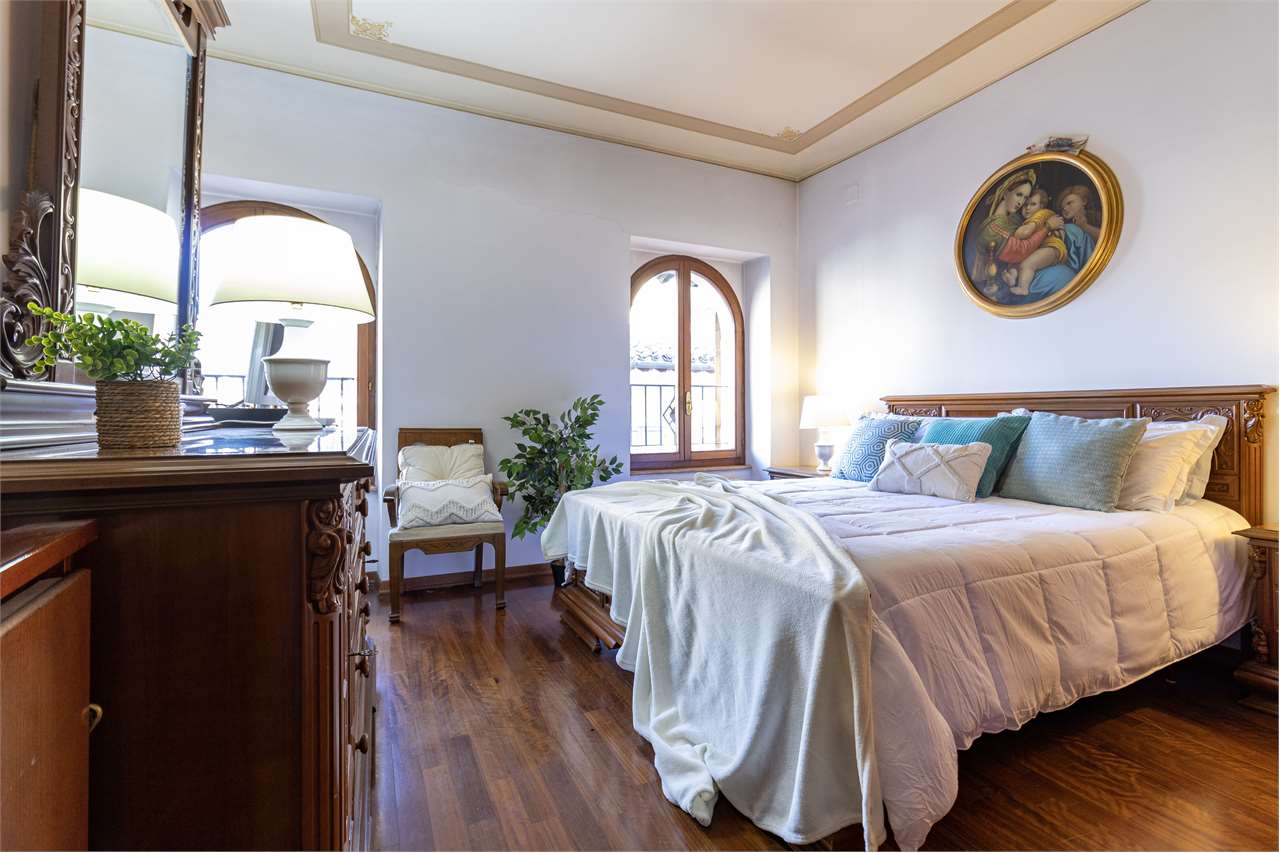 Dimora di pregio con terrazza panoramica di 100 mq e posto auto. — di prestigio in vendita a Spoleto — anteprima 48