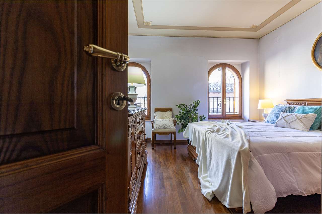 Dimora di pregio con terrazza panoramica di 100 mq e posto auto. — di prestigio in vendita a Spoleto — anteprima 49