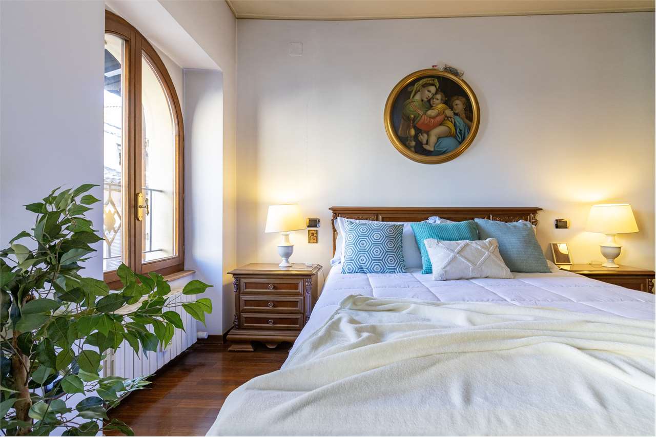 Dimora di pregio con terrazza panoramica di 100 mq e posto auto. — di prestigio in vendita a Spoleto — anteprima 52