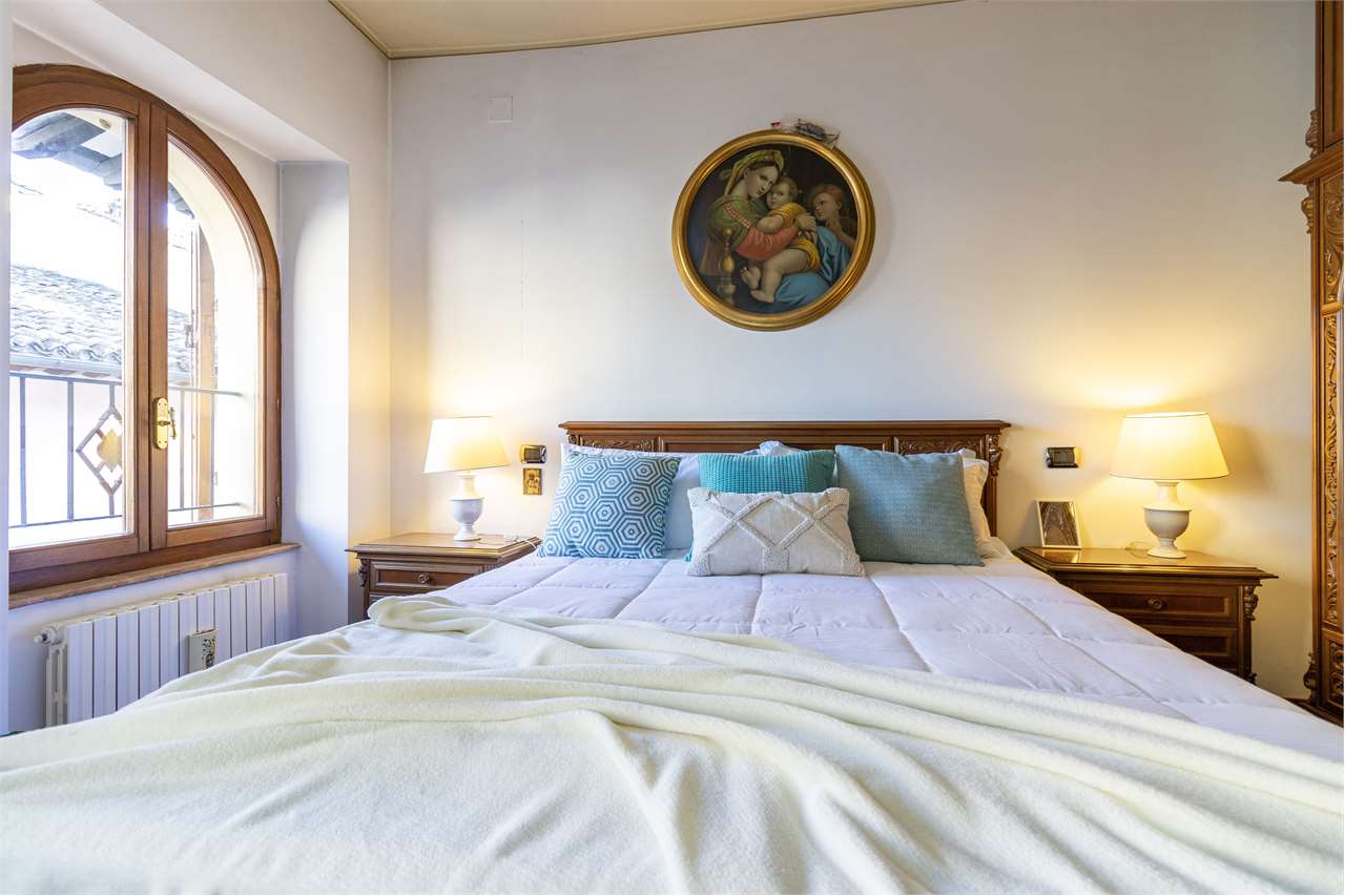 Dimora di pregio con terrazza panoramica di 100 mq e posto auto. — di prestigio in vendita a Spoleto — anteprima 59