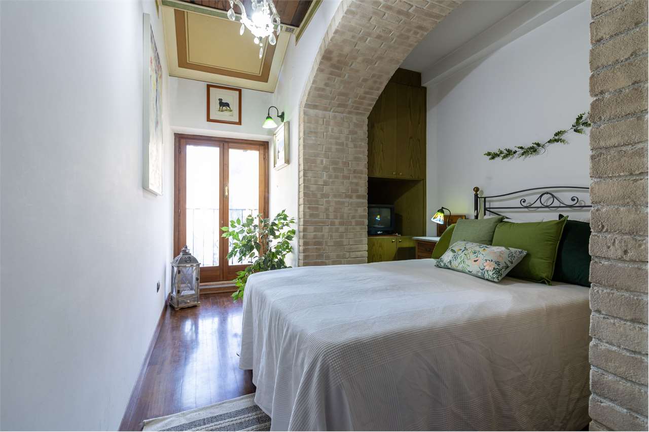 Dimora di pregio con terrazza panoramica di 100 mq e posto auto. — di prestigio in vendita a Spoleto — anteprima 63