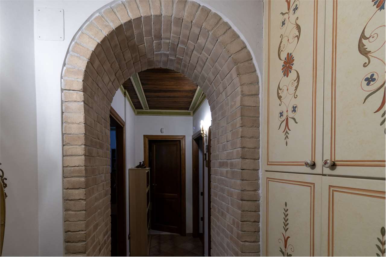 Dimora di pregio con terrazza panoramica di 100 mq e posto auto. — di prestigio in vendita a Spoleto — anteprima 73