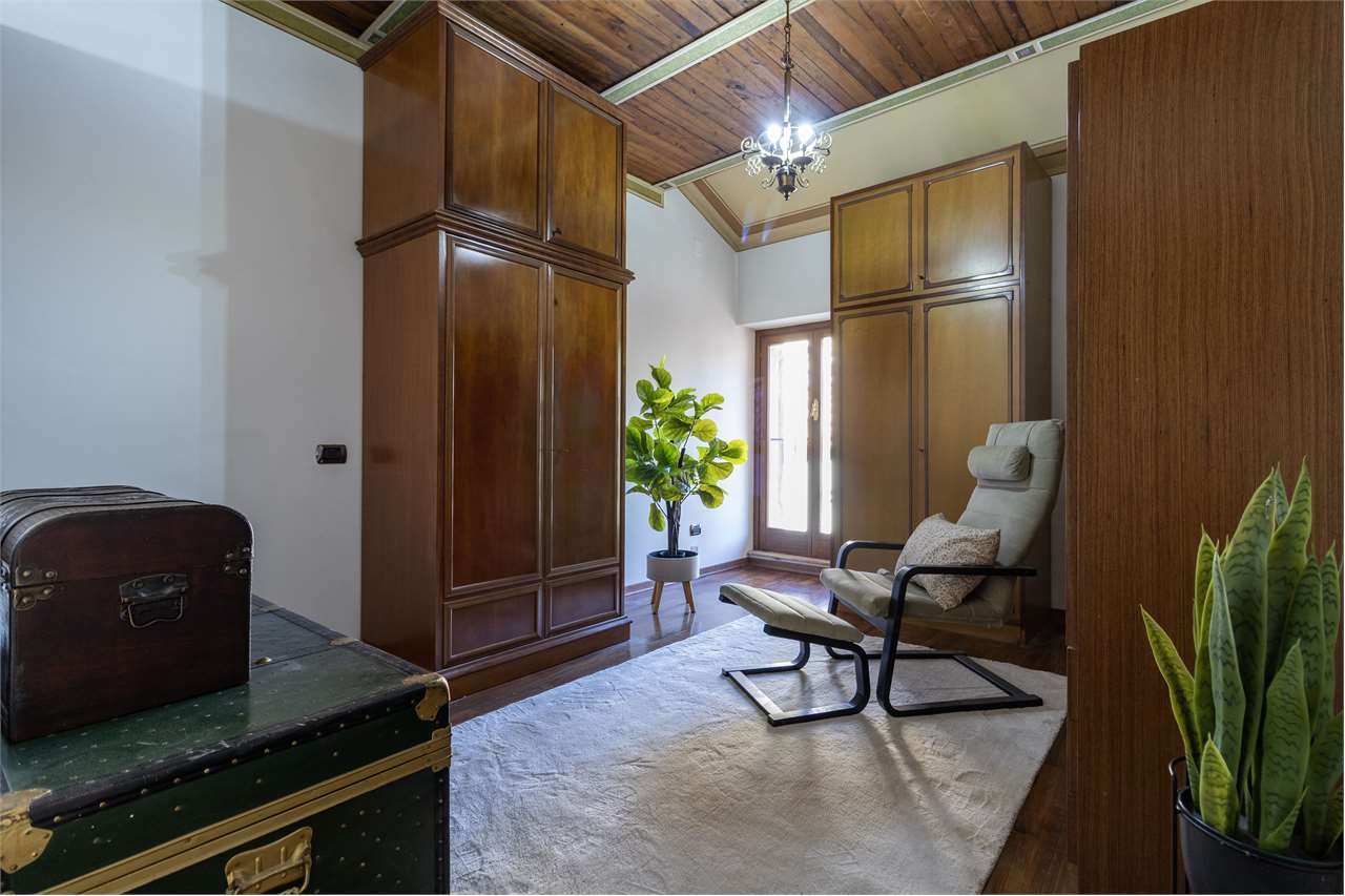 Dimora di pregio con terrazza panoramica di 100 mq e posto auto. — di prestigio in vendita a Spoleto — anteprima 77