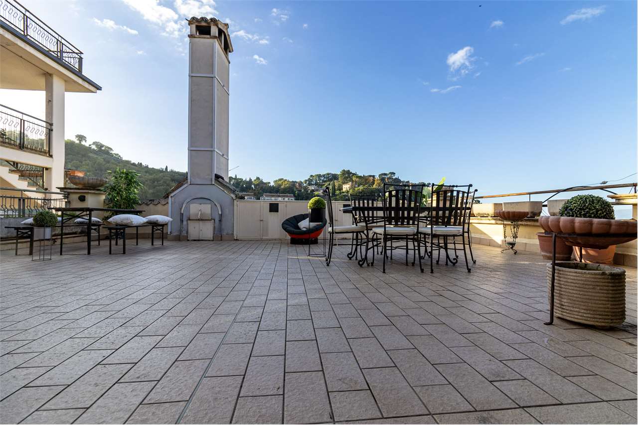 Dimora di pregio con terrazza panoramica di 100 mq e posto auto. — di prestigio in vendita a Spoleto — anteprima 18