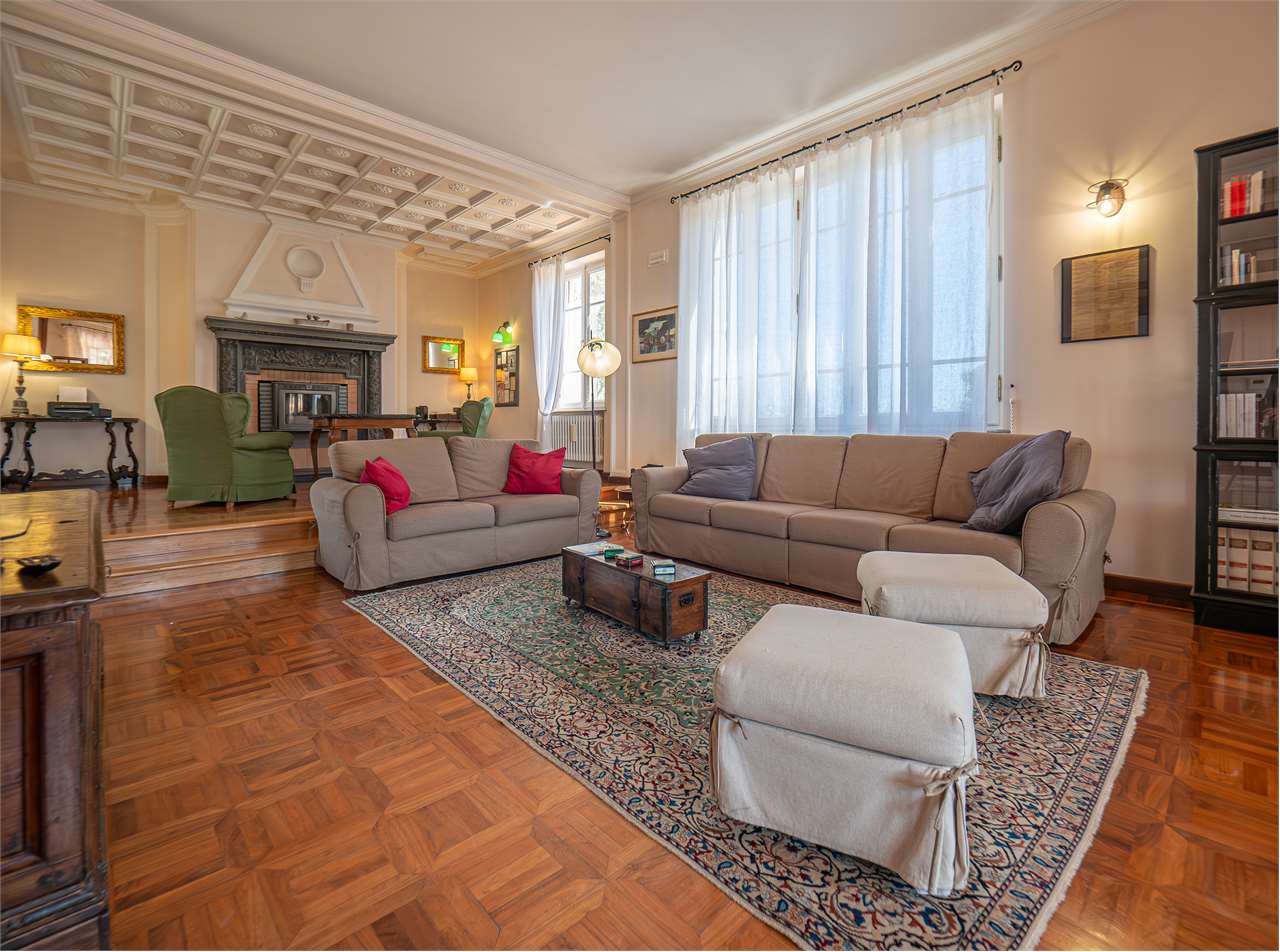 Villa di Charme a Perugia — Commerciale di prestigio in vendita a Perugia — anteprima 2