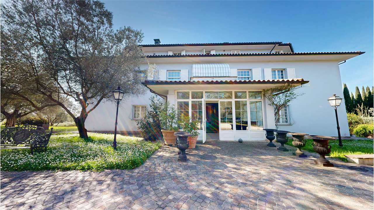 Commerciale di prestigio in vendita — Perugia, Montebello, PG · Villa di Lusso con Piscina San Vetturino Perugia