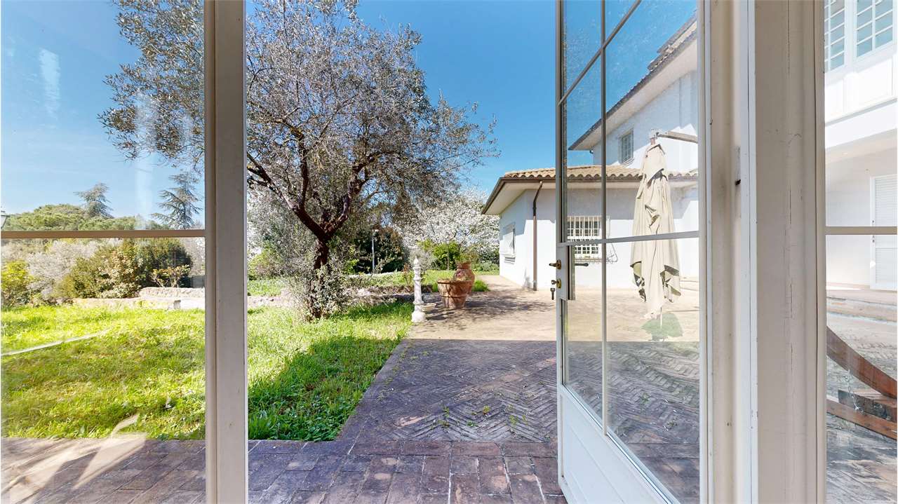 Villa di Lusso con Piscina San Vetturino Perugia — Commerciale di prestigio in vendita a Perugia zona Montebello — anteprima 2