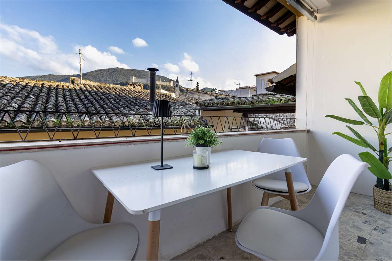 Eclusivo Duplex panoramico con ascensore, ristrutturato. — di prestigio in vendita a Spoleto — anteprima 35