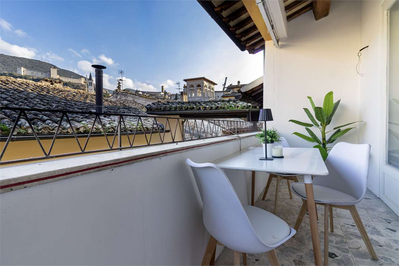 Eclusivo Duplex panoramico con ascensore, ristrutturato. — di prestigio in vendita a Spoleto — anteprima 3