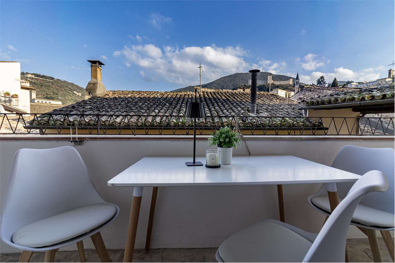 Eclusivo Duplex panoramico con ascensore, ristrutturato. — di prestigio in vendita a Spoleto — anteprima 36