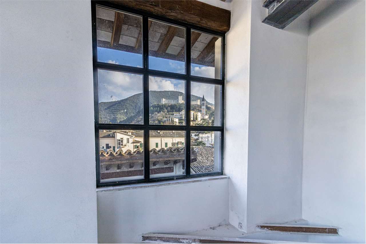 Eclusivo Duplex panoramico con ascensore, ristrutturato. — di prestigio in vendita a Spoleto — anteprima 40