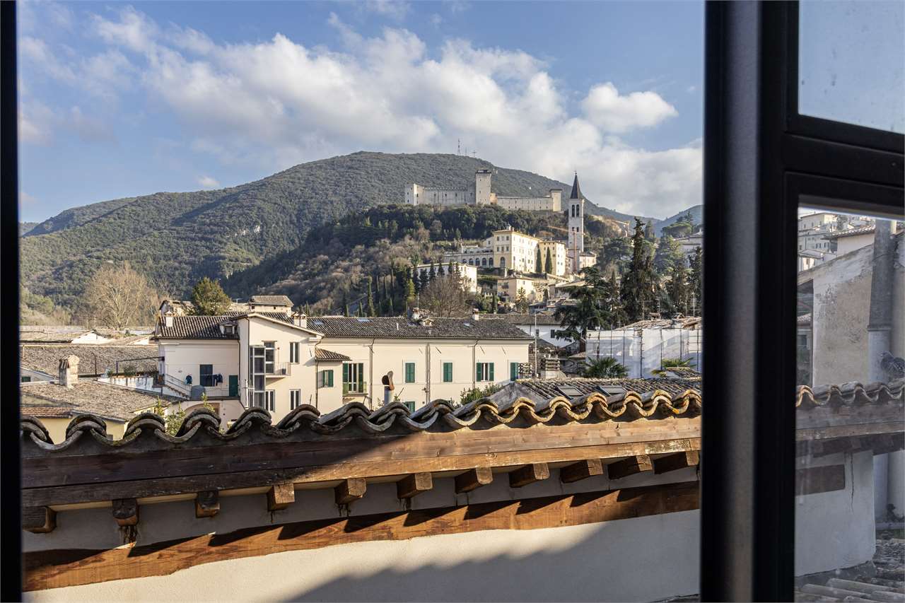 Eclusivo Duplex panoramico con ascensore, ristrutturato. — di prestigio in vendita a Spoleto — anteprima 2