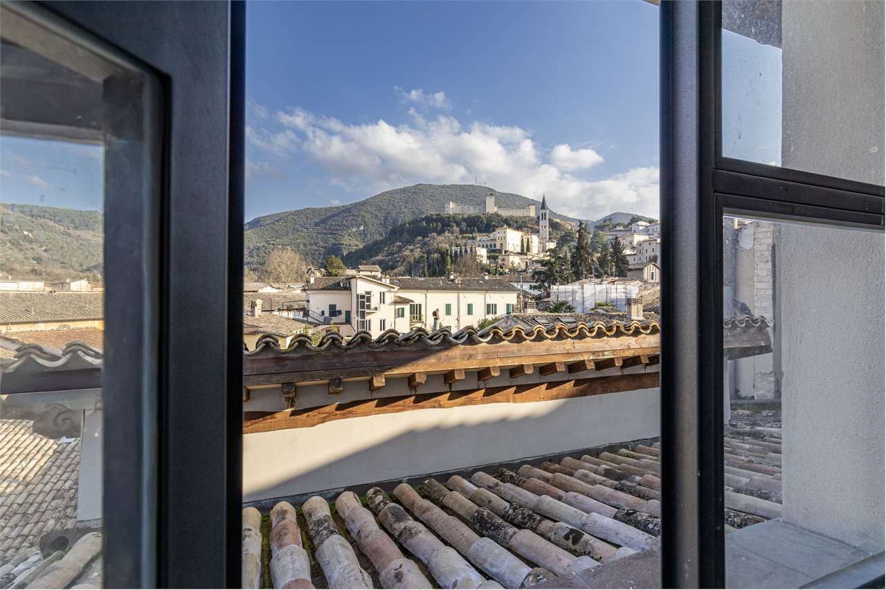 Eclusivo Duplex panoramico con ascensore, ristrutturato. — di prestigio in vendita a Spoleto — anteprima 45