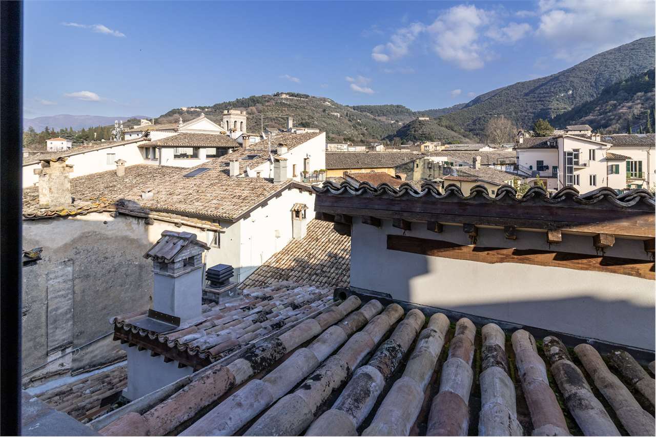 Eclusivo Duplex panoramico con ascensore, ristrutturato. — di prestigio in vendita a Spoleto — anteprima 47